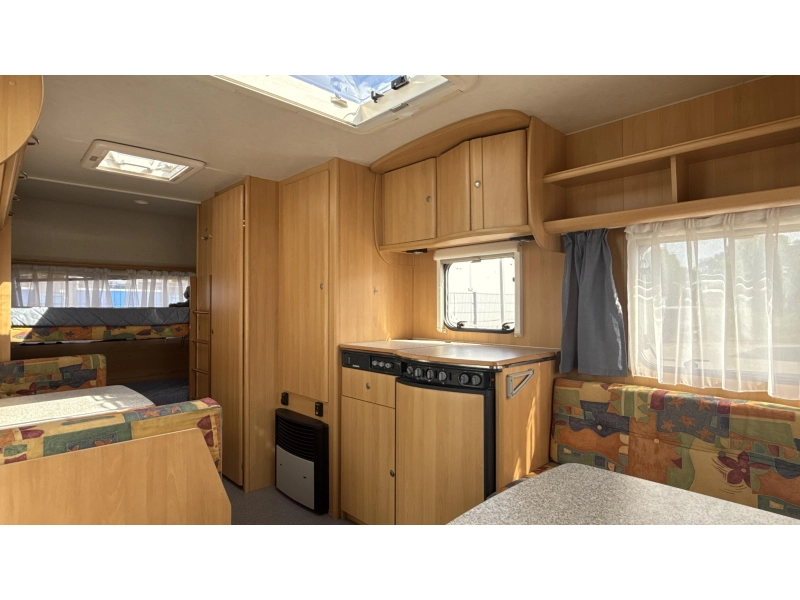 Dethleffs Camper 490 TK 2x zitgroep stapelbed  foto: 3