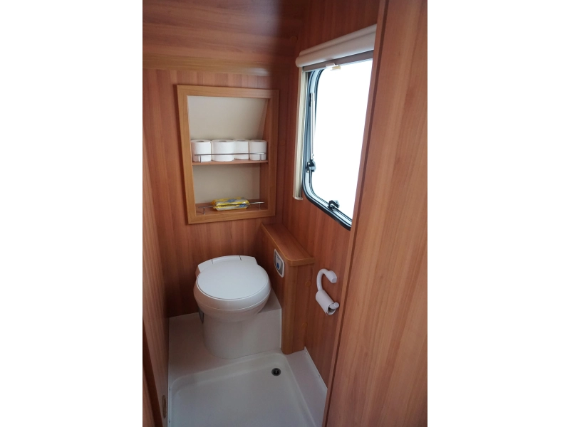 Eriba Sporting Jive 465 Frans bed - mover -luifel  foto: 8