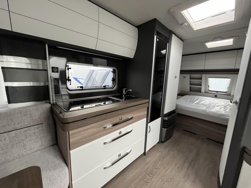 Hobby Excellent Edition 540 UFF 1750kg en reservewiel  foto: 6