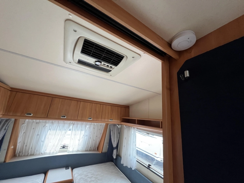 Hobby De luxe Easy 540 UL enkele Bedden Mover Airco  foto: 12