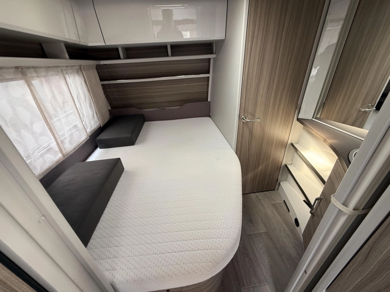 Bürstner Averso 490 TS FRANSBED RONDZIT LUIFEL  foto: 12