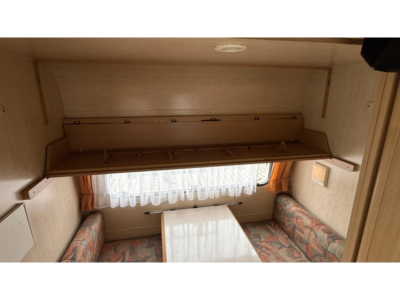 Adria Optima 425 TK vast bed zit toiletruimte  foto: 3