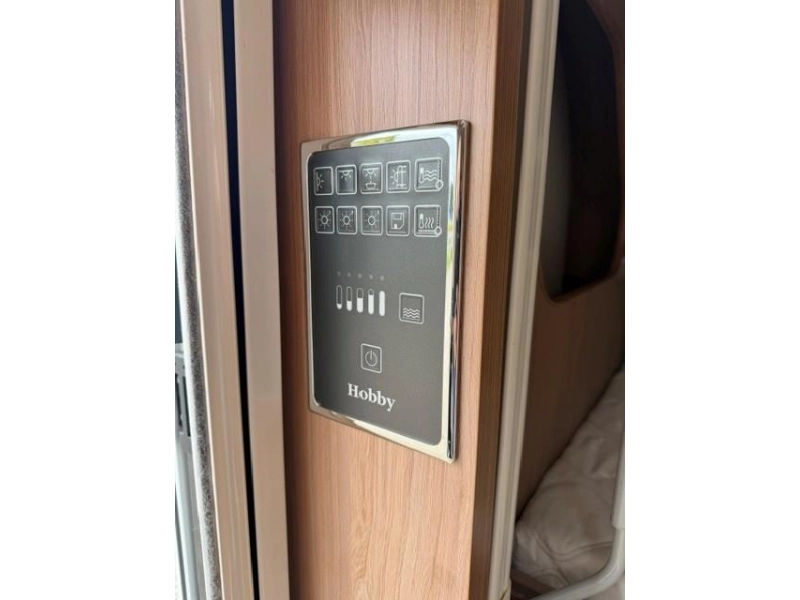 Hobby De Luxe 490 KMF stapelbed zeer compleet  foto: 17