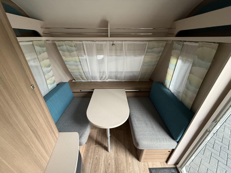Dethleffs C'Joy 460 LE lengte bedden en mover  foto: 3