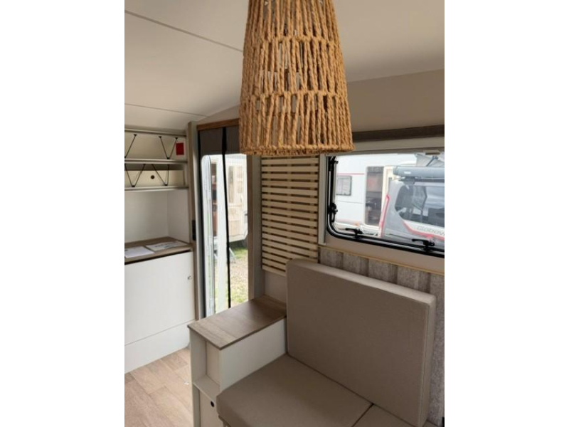 Hobby Beachy 420 lichte caravan  foto: 9