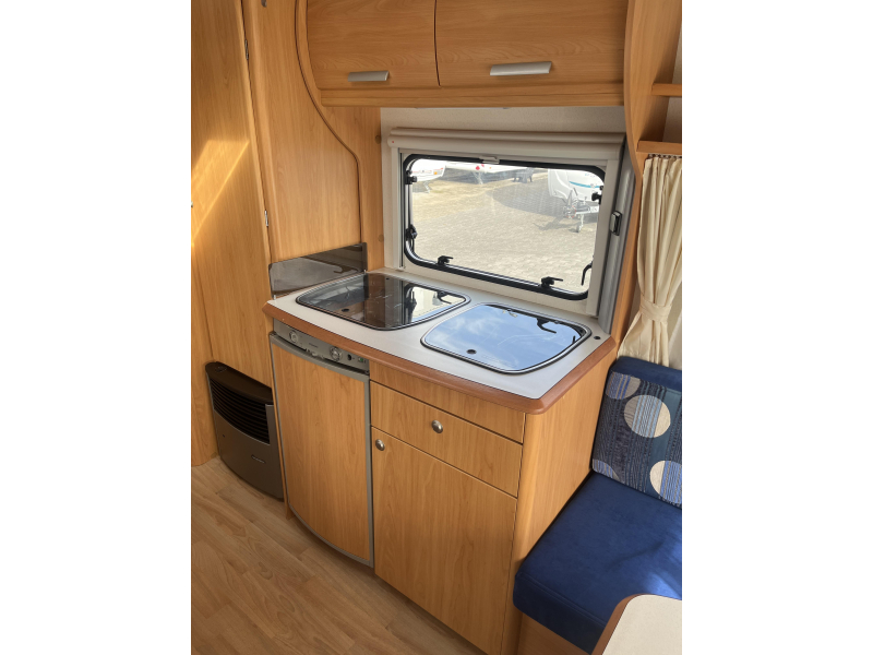 Chateau Calypso 480 KMD Stapelbed - Voortent  foto: 9