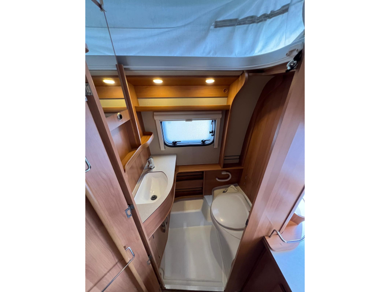 Eriba Touring Triton 420 mover, luifel, fietsenrek  foto: 16