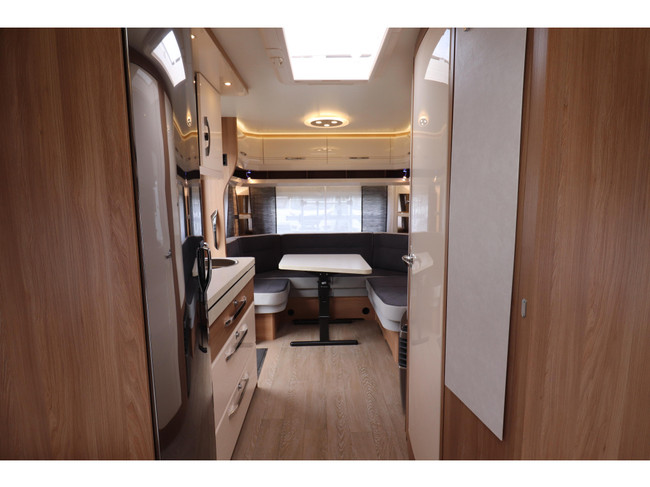 Hobby Excellent 495 UL Enkel bed/ Thule luifel foto: 14