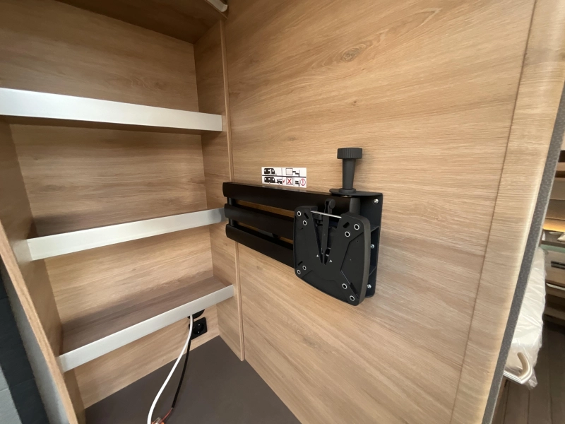 Knaus Sudwind Black Selection 460 EU MOVER-THULE LUIFEL-VLOERV  foto: 10