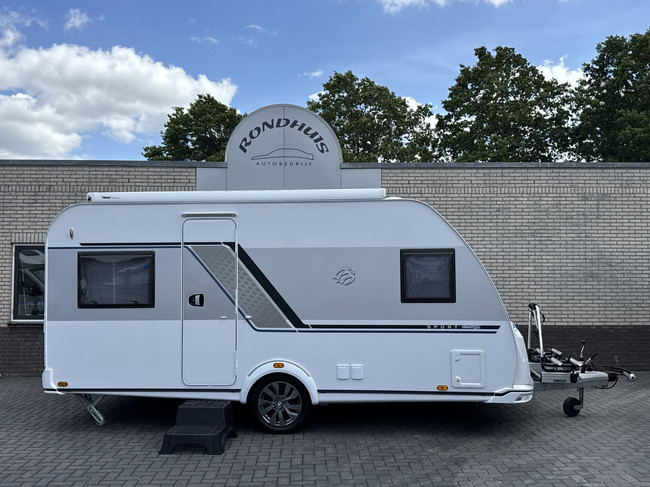 Knaus Sport 450 FU E-Power selection met fransbed **Airco/Cassetteluifel/Fietsendrager/1e eigenaar/Nieuwstaat caravan**