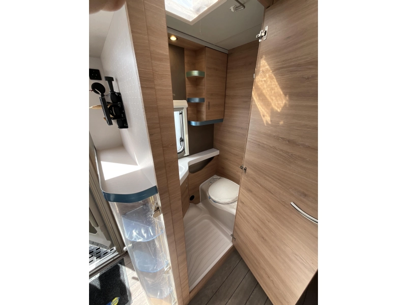 Knaus Sudwind Black Selection 540 UE ENKELE BEDDEN-XL KOELKAST  foto: 14