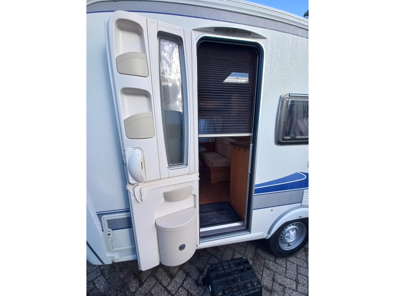 Hobby De Luxe 400 SF voortent-luifel-mover-etc  foto: 4