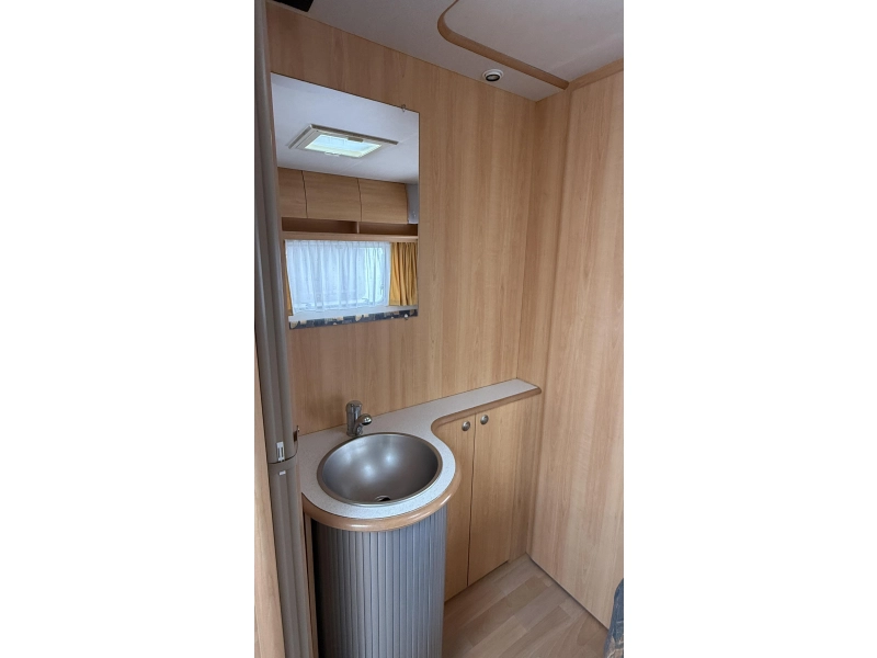 Home-Car Racer Spirit 45 frans bed rondzit toilet 