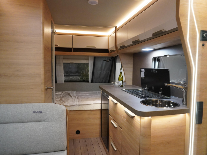 Knaus Sudwind Black Selection 420 QD COMPACT EN GROTE KEUKEN !  foto: 13