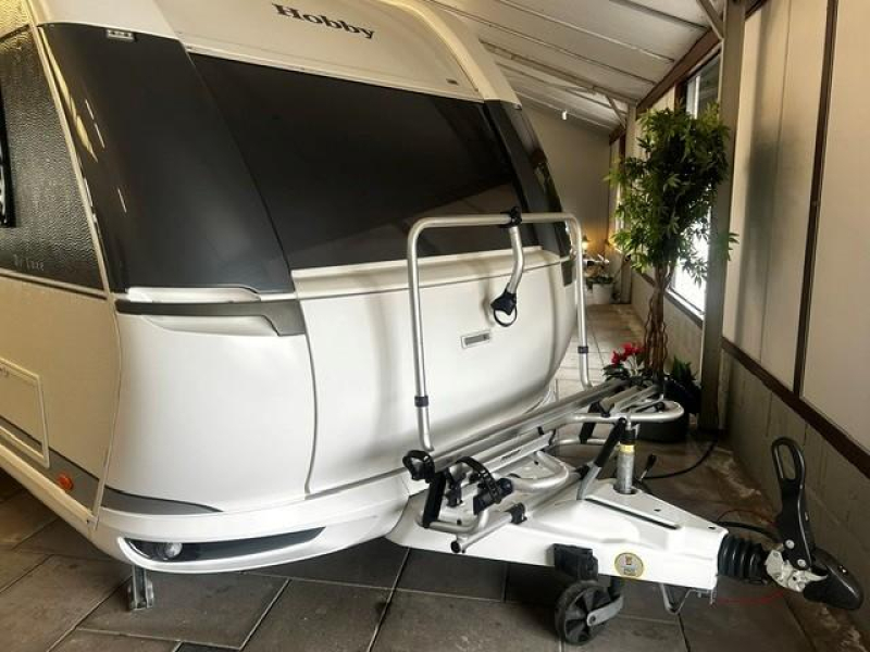 Hobby De Luxe 495 UL mover, voortent  foto: 13