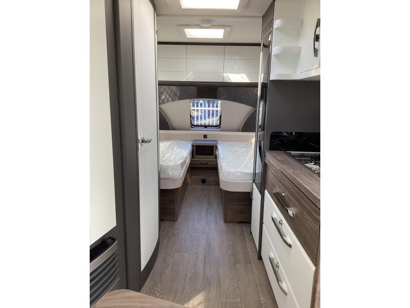 Hobby Excellent Edition 495 UL nieuw / enkele bedden 