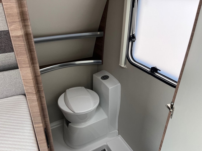 Knaus 450 Fu Sport Frans bed, MOVER, AIRCO , Nieuwstaat! foto: 6