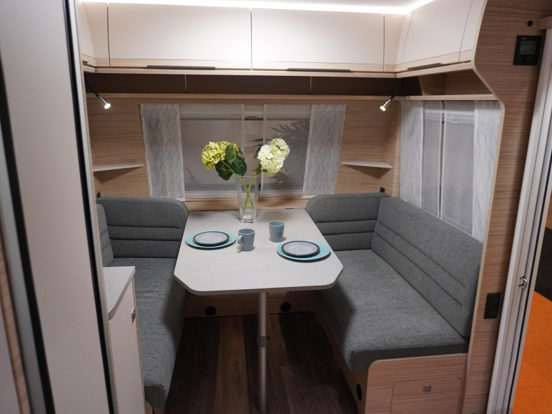 Fendt Bianco Activ 495 SFE MET MIDDEN-DWARS KEUKEN ! 