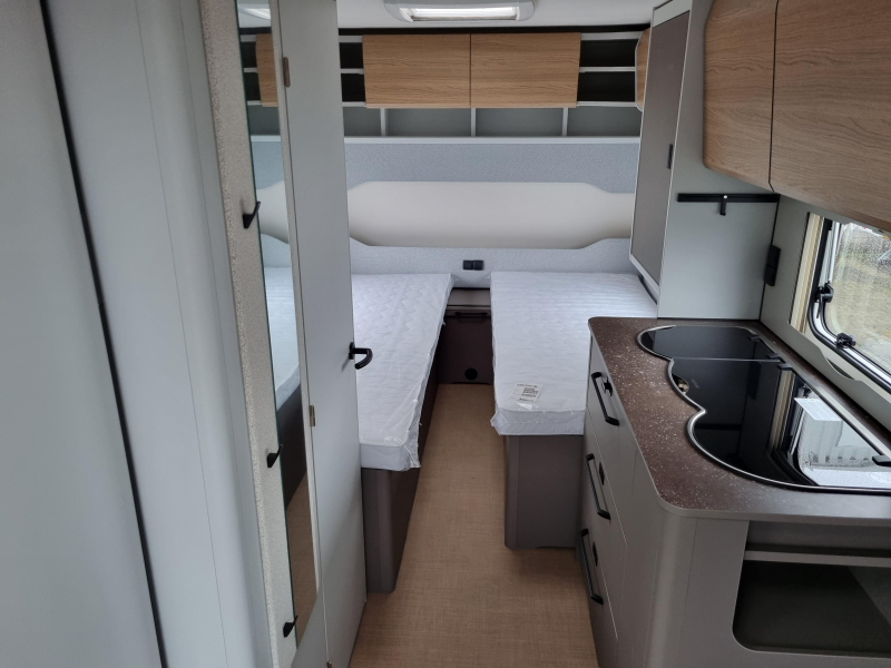 Bürstner B66 490 TL - Enkele bedden - 