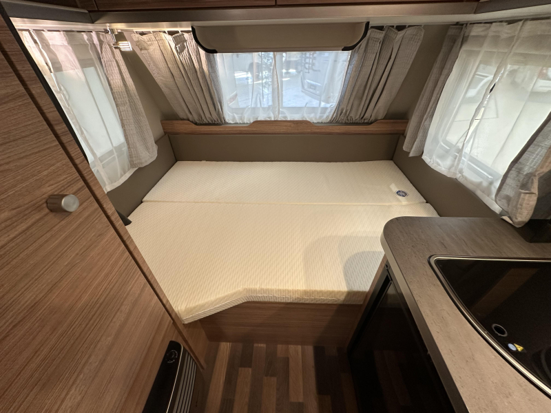 Weinsberg CaraOne Edition HOT 390 QD voortent | ex-verhuur  foto: 14