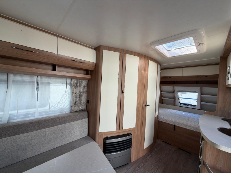 Hobby De Luxe 455 UF Vol uitgerust!!  foto: 9