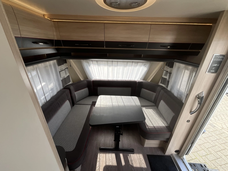 Hobby De Luxe Edition 460 LU ENKELE BEDDEN-MOVER  foto: 3