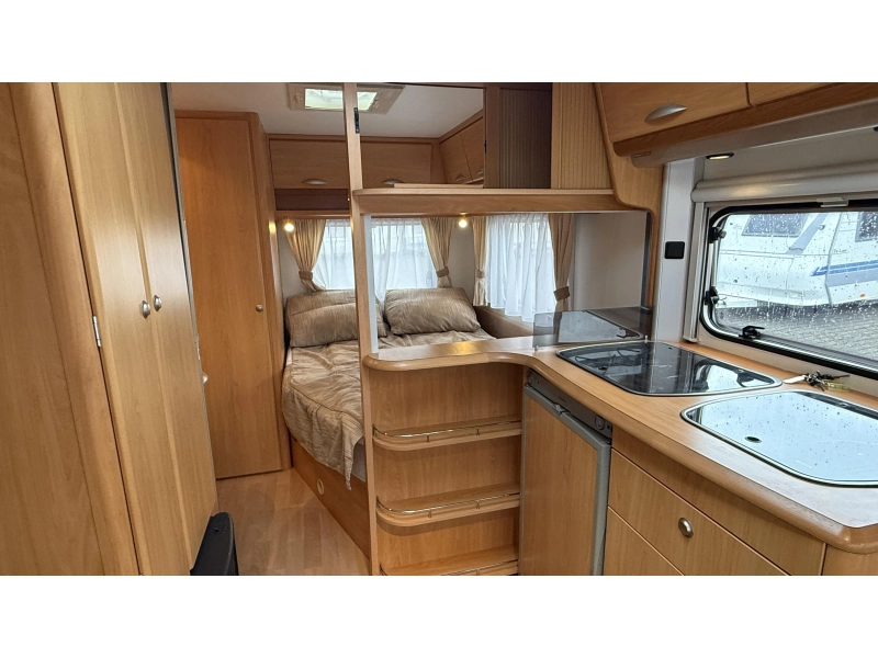 Chateau Calista 450 FHU frans bed rondzit toilet 