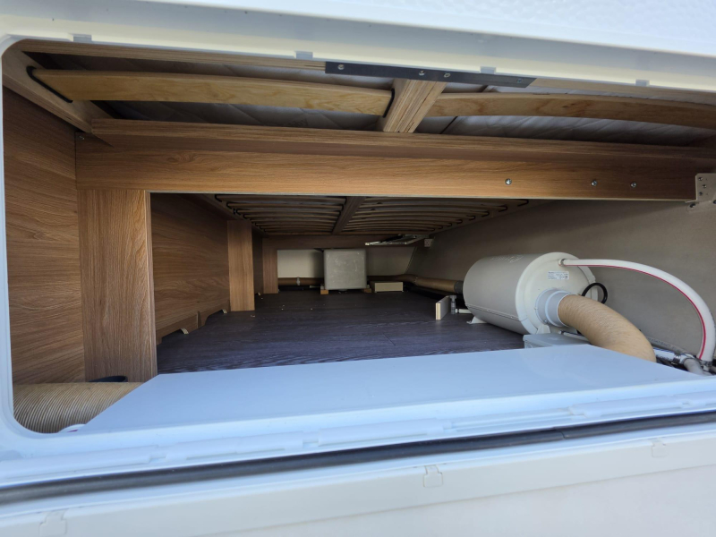 Hobby De Luxe 490 KMF Stapelbed, 6 persoons!  foto: 2
