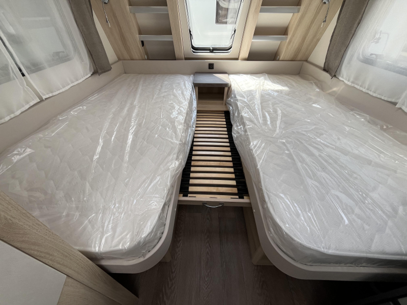 Hobby De Luxe 495 UL 1800-sfeer-bedver-reswiel  foto: 7