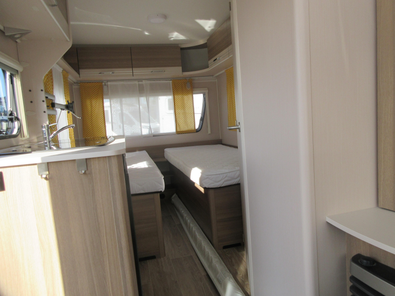 Dethleffs C'Joy Active 460 LE MET MOVER EN VOORTENT  foto: 3