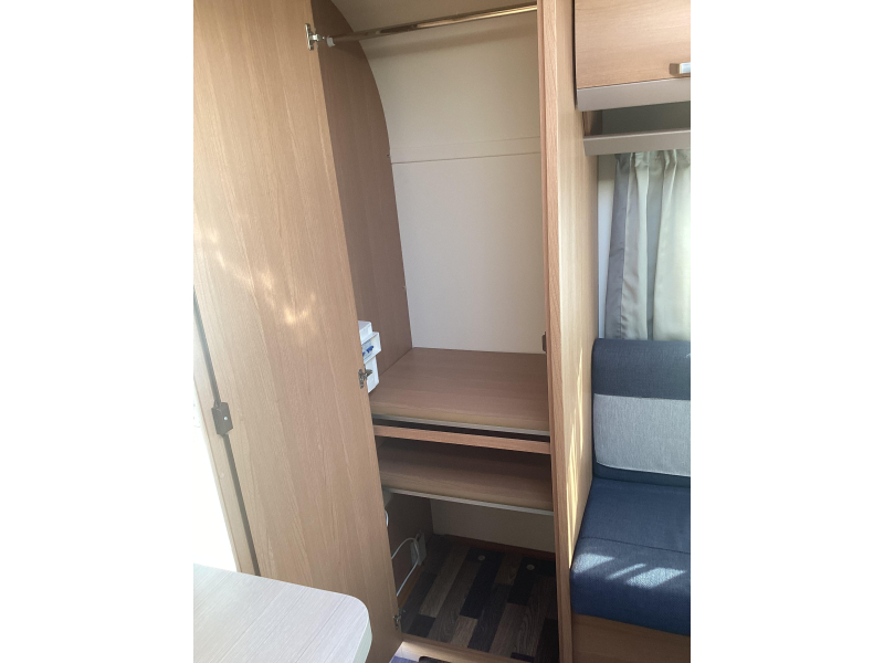 Knaus Sport 420 QD Unico luifel met voorwand  foto: 14