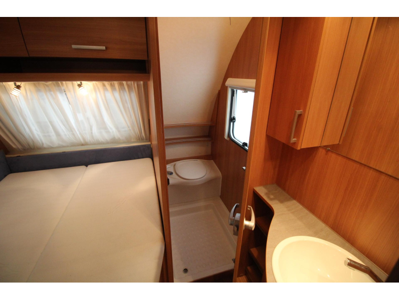 Knaus Sport 450 FU Rondzit, Voortent,  foto: 16