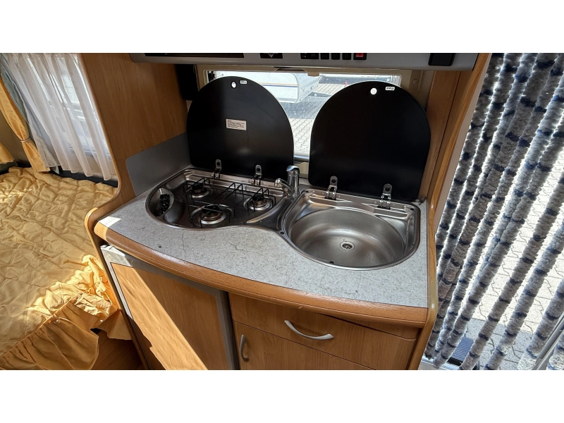Hobby Excellent Easy 400 SF dwars bed treinzit toilet  foto: 7