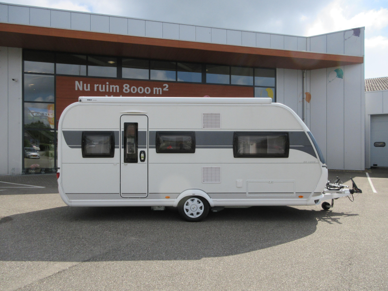Hobby De Luxe 495 UL MOVER LUIFEL VOORTENT 