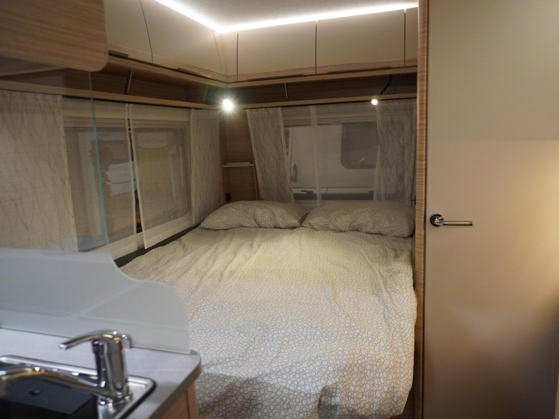 Fendt Bianco Activ 495 SFE MET MIDDEN-DWARS KEUKEN !  foto: 8