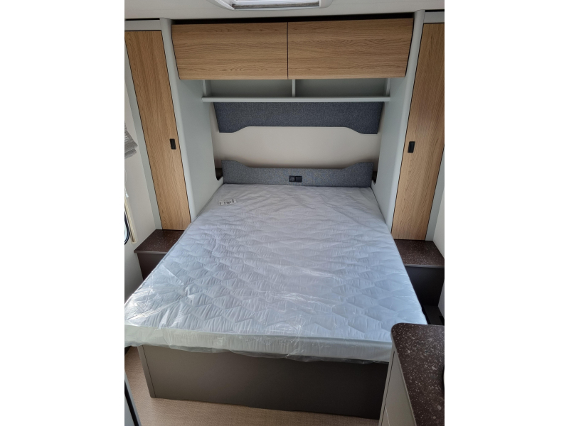 Bürstner B66 485 TS Queens bed - 1800 kg  foto: 11