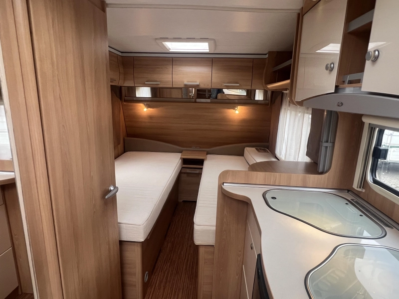 TEC Travel King 470 E zit enkele bedden toilet 