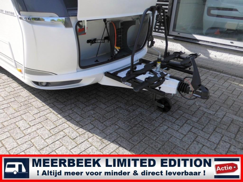 Hobby Excellent Edition 490 KMF 3694,=KORTING MOVER+THULE 