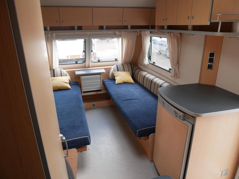 Kip Grey Line Special 44 TCB Incl. mover en voortent  foto: 15
