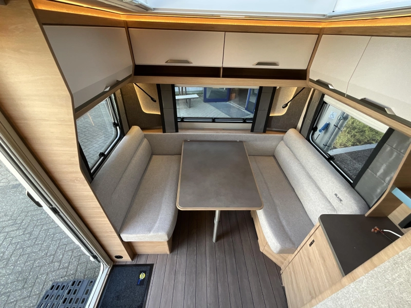 Knaus Sudwind Black Selection 460 EU ENKELE BEDDEN-DESIGN  foto: 5