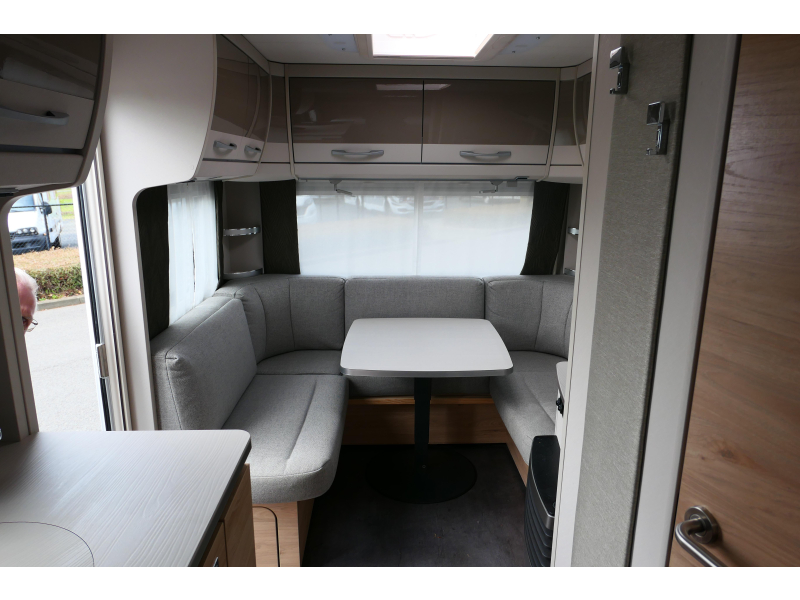 Dethleffs Nomad 530 DR zeer ruim met airco  foto: 8