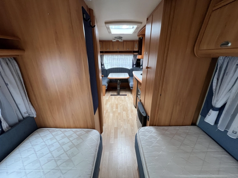 Hobby De luxe Easy 540 UL enkele Bedden Mover Airco  foto: 4
