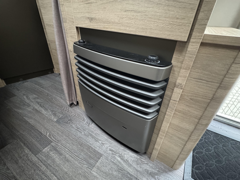Weinsberg CaraOne Edition HOT 450 FU incl Mover en deel tent  foto: 15