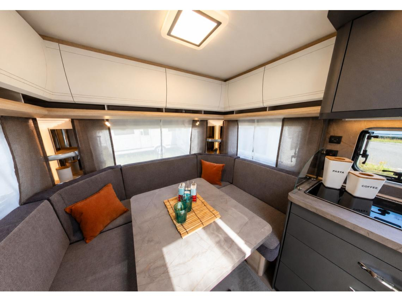 Hobby De Luxe 460 UFE 