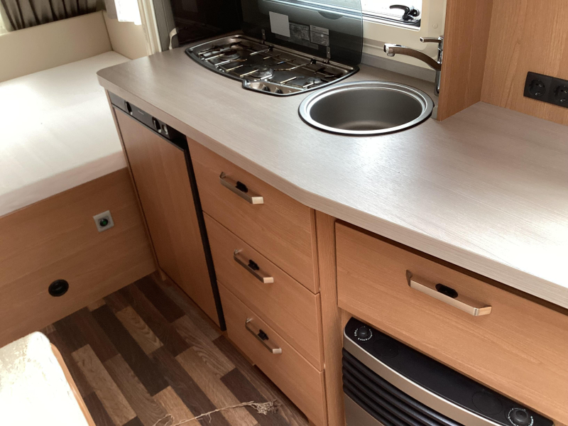 Knaus Sport 420 QD mover/voortent  foto: 8