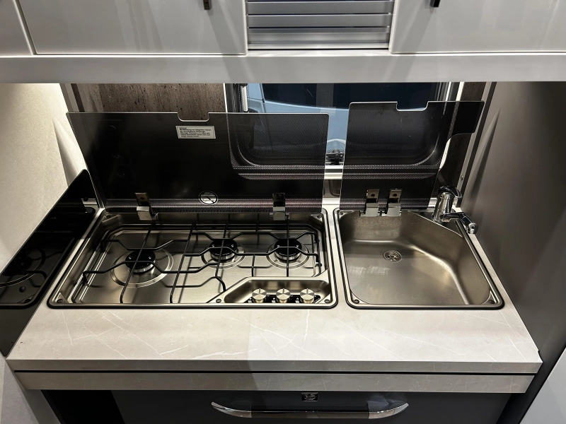 Hobby Excellent 460 SL Met mover en luifel  foto: 6