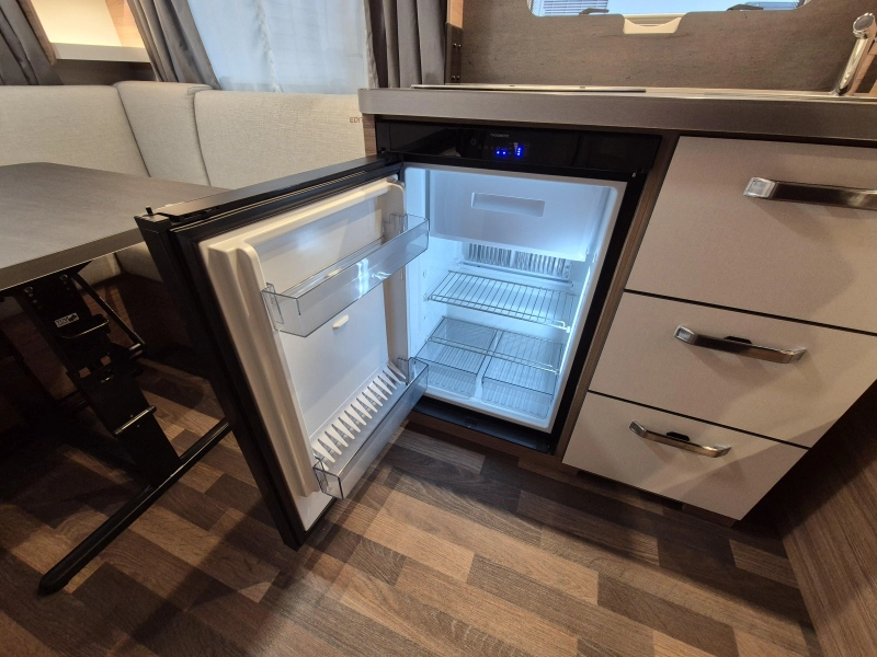 Weinsberg CaraOne Edition HOT 450 FU met Cassetteluifel!  foto: 15