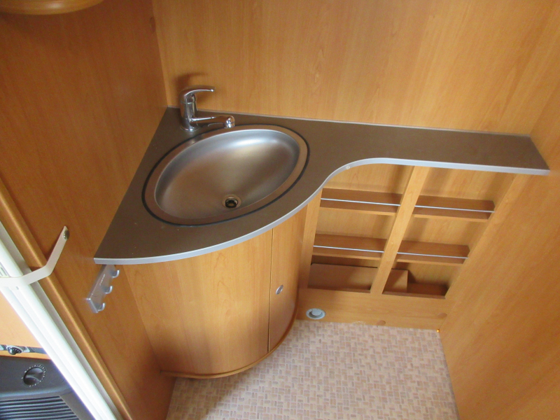 Dethleffs Camper 500 DB ZEE VAN RUIMTE - EN MOVER  foto: 13