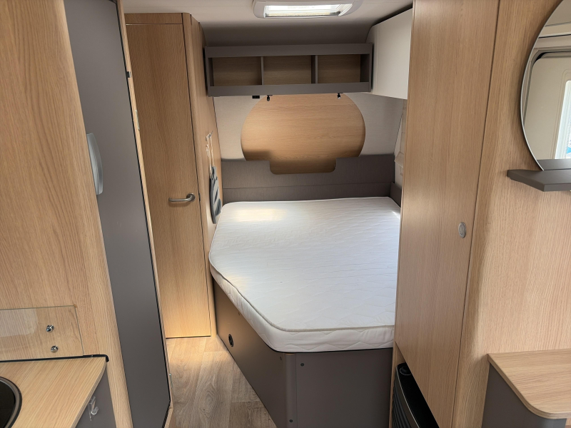 LMC Tandero 480 D New Edition/Voortent 