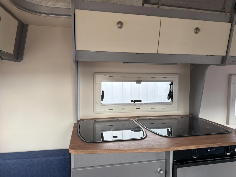 Kip Kompakt Travel 37 KK Voortent, mover 2x luik  foto: 2